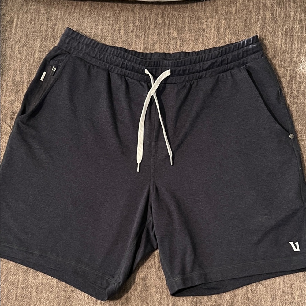 💥Vuori Men’s Black Shorts, Super Soft, Like New, Pet Free